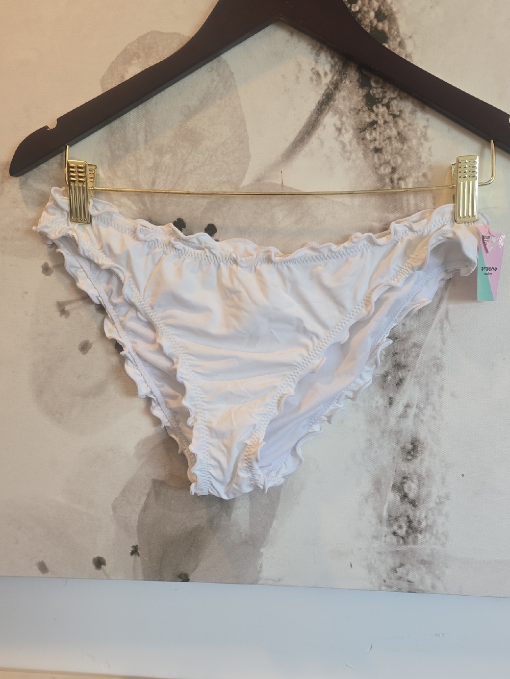 NWT White Ruffle Scrunch Butt Cheeky Bikini Bottoms - M